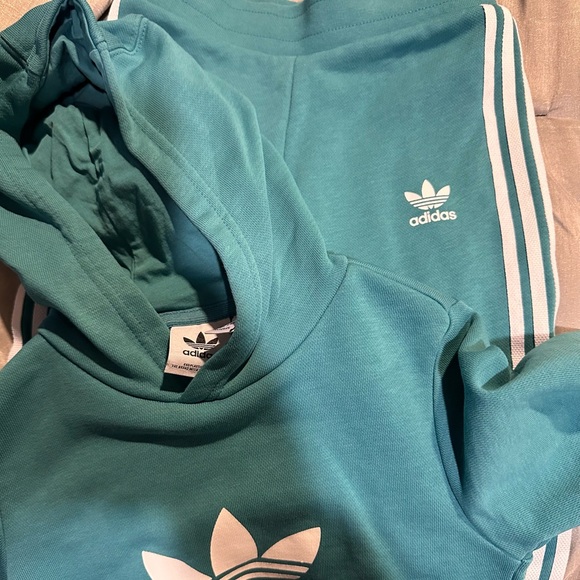 Kids, Adidas trifold sweatsuit good condition - Picture 4 of 4